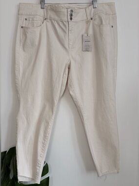 Torrid Off-White High-Rise Denim Jeans Jeggings Women’s 22R